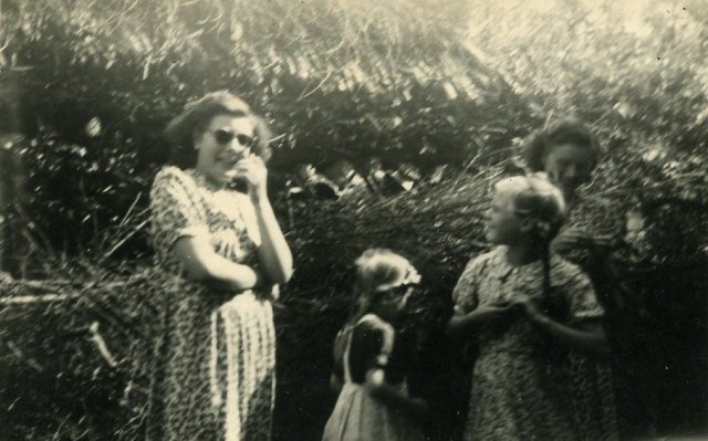 Georgina Stevens Margaretha Ryckaert Georgette Stevens en Nelly Stevens